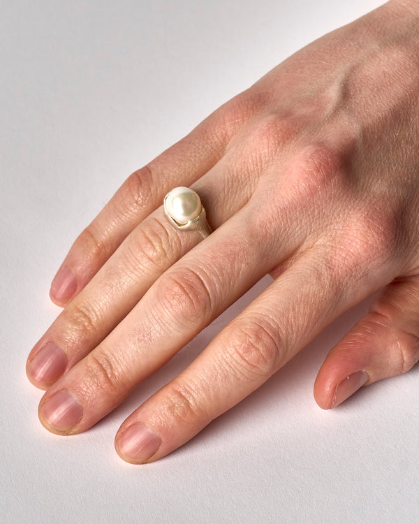 ZIPEI — 'Pearl Ring' in Silver