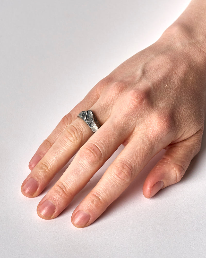 ZIPEI — 'Skylight Ring' in Oxidised Silver