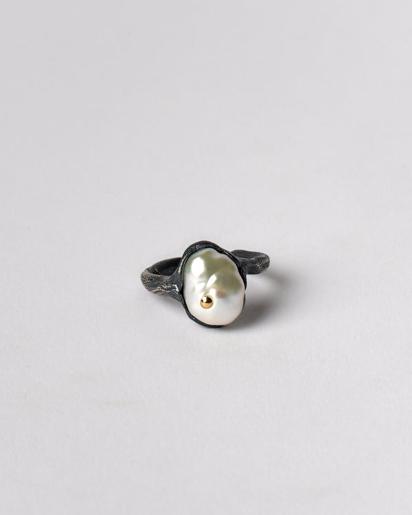 ZIPEI — 'Pearl Ring' in Oxidised Silver with Gold