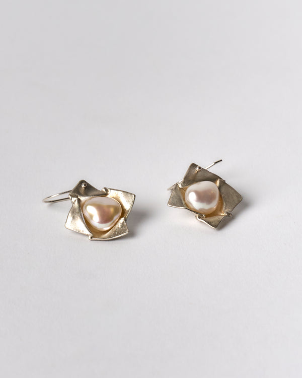 ZIPEI — 'Hidden Pearl' Earrings