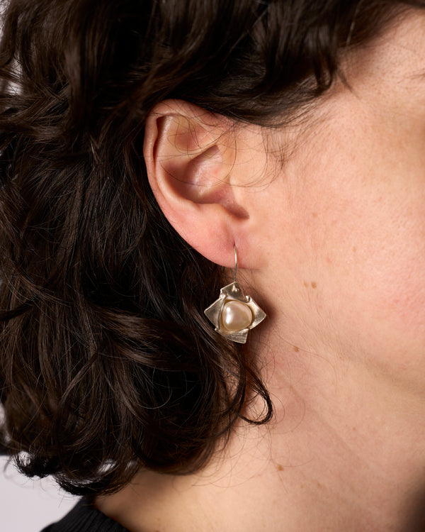 ZIPEI — 'Hidden Pearl' Earrings