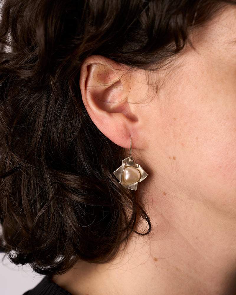 ZIPEI — 'Hidden Pearl' Earrings