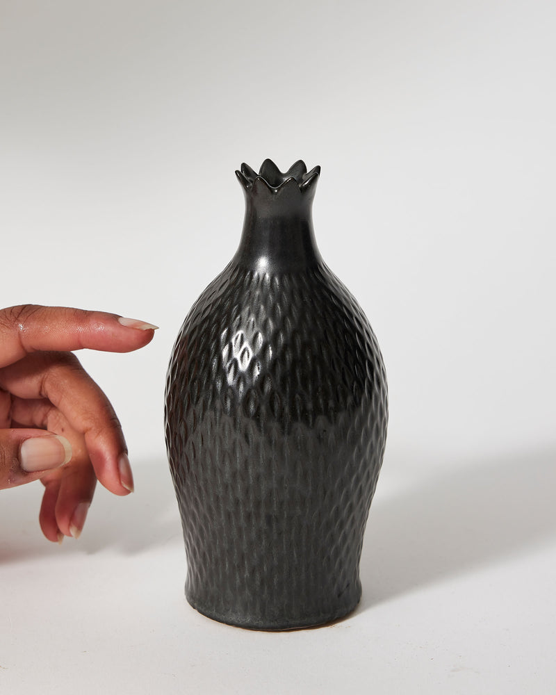 Asahi So —  Large Carved Pod Vase in Inky Black