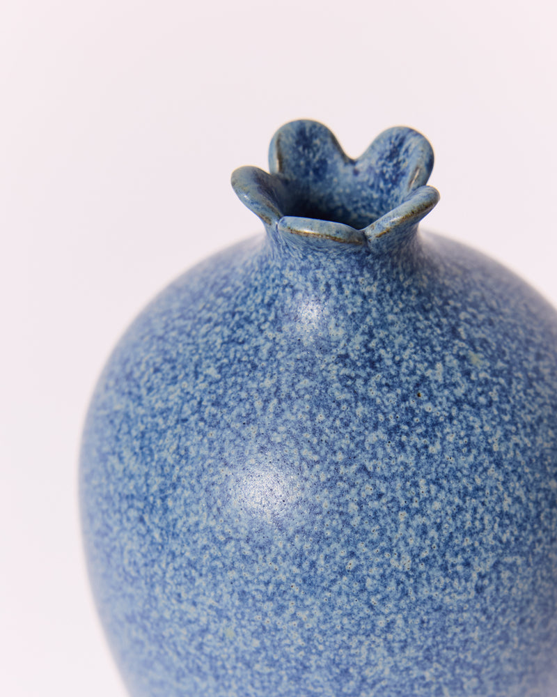 Asahi So —  Medium Carved Podvase in Speckle Cobalt