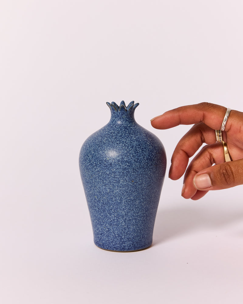 Asahi So —  Medium Carved Podvase in Speckled Cobalt