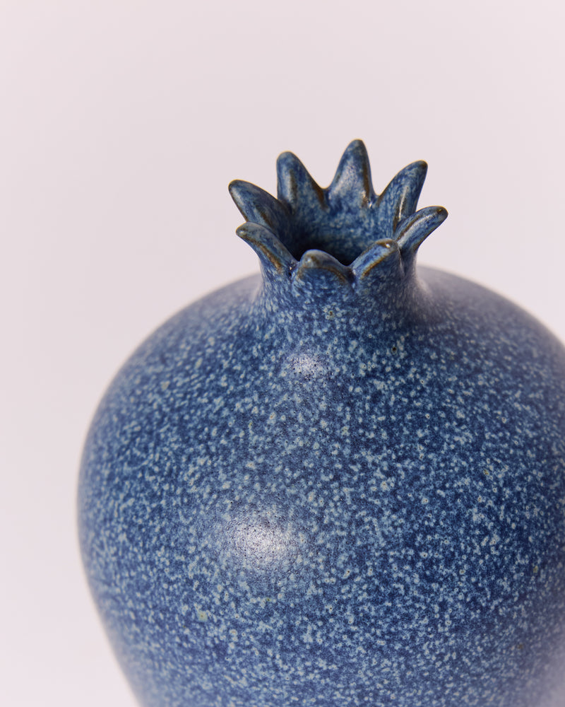 Asahi So —  Medium Carved Podvase in Speckled Cobalt