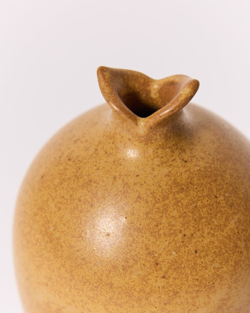 Asahi So —  Medium Carved Podvase in Pumpkin