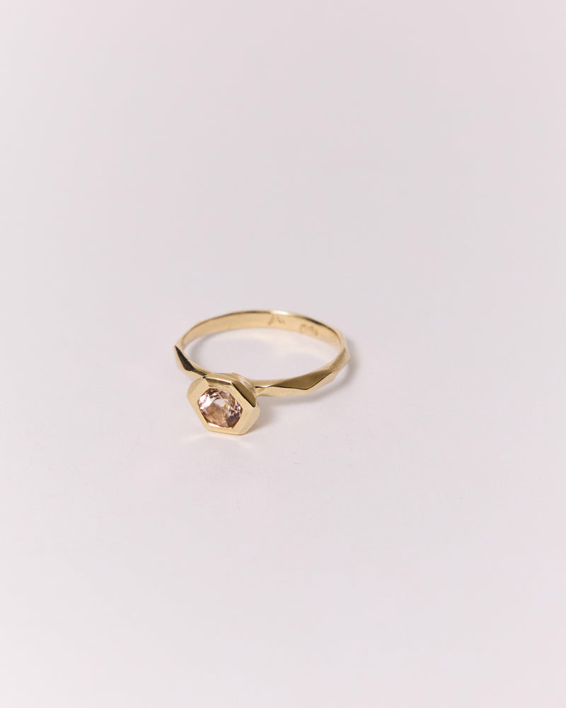 Abby Seymour — 'Faceted Solitaire' Ring in Gold and Morganite