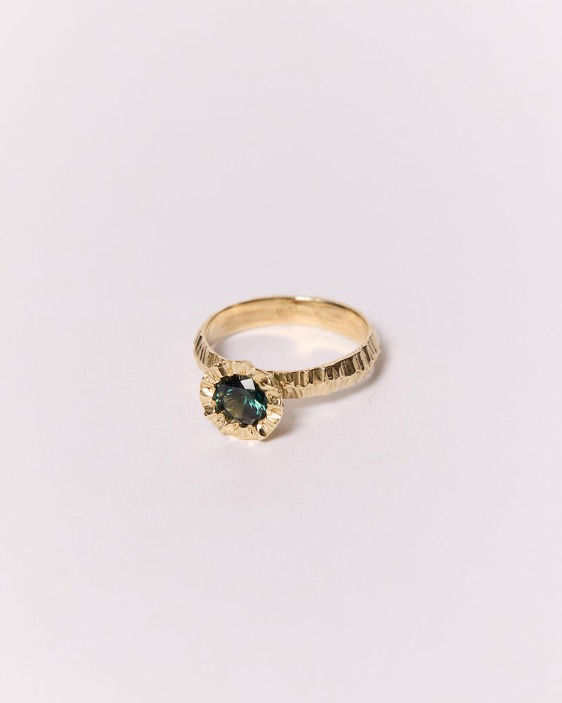 Abby Seymour — 'Ludere' Ring in Gold and Sapphire