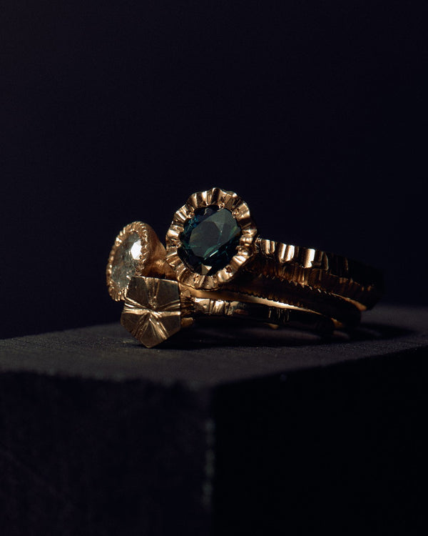 Abby Seymour — 'Ludere' Ring in Gold and Sapphire