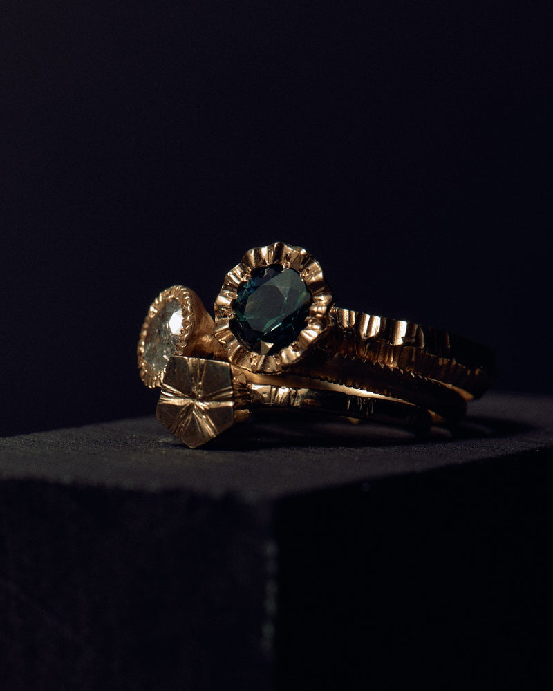 Abby Seymour — 'Ludere' Ring in Gold and Sapphire