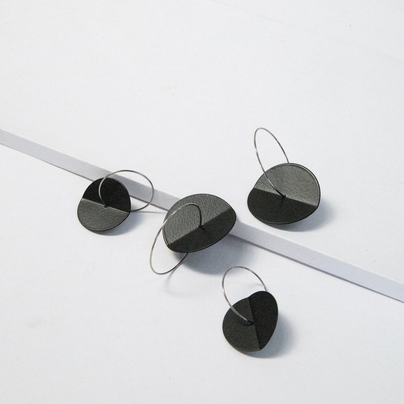 Ferro Forma —  Small Fold Earrings in Black Stainless Steel