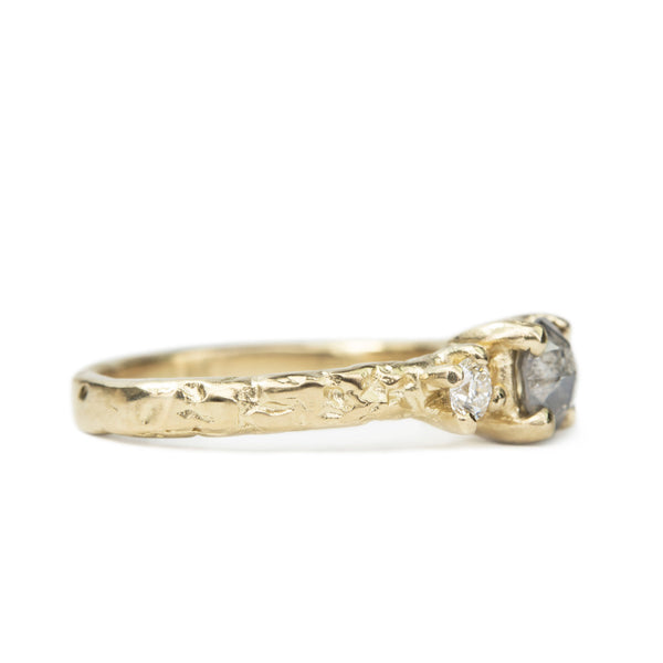 Aurelia Yeomans — 'Earth Frequency' Ring in 14ct Yellow Gold with 3 Diamonds