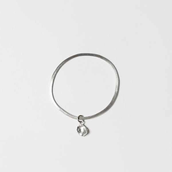 Mary Odorcic — Sterling Silver Flat Bangle with Keshi Charm