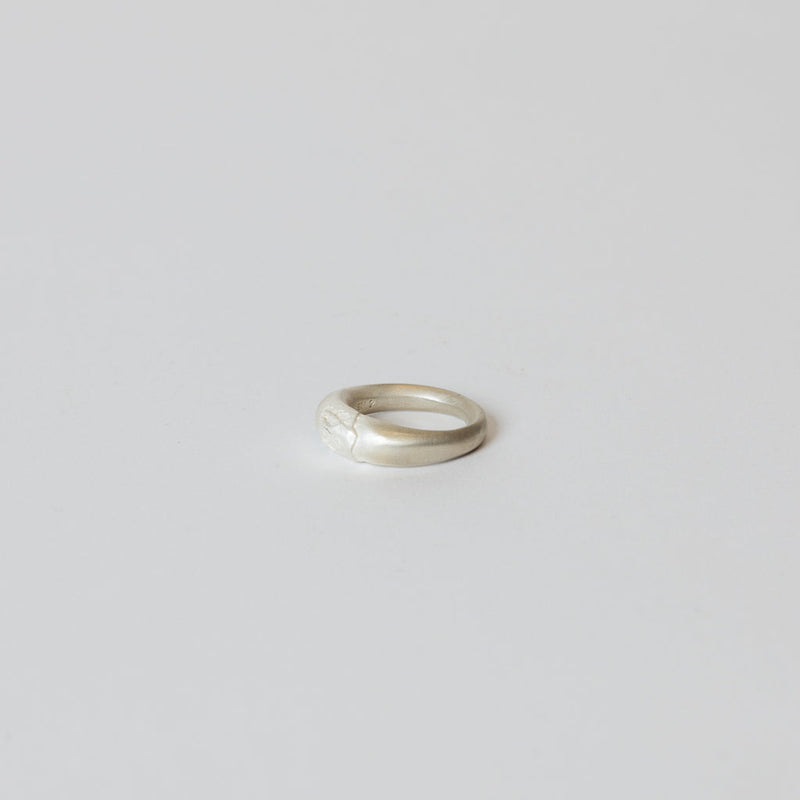 ZIPEI — 'Lamp (Patina) Ring' in Sterling Silver