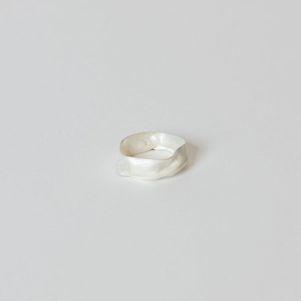 ZIPEI — 'Pinched' Ring in Bleached Silver
