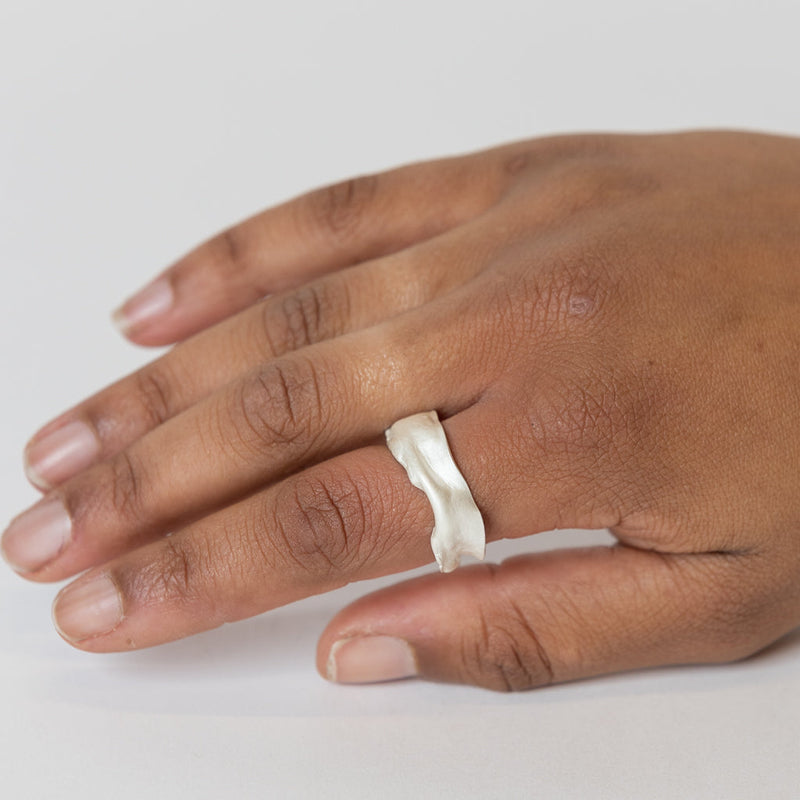 ZIPEI — 'Pinched' Ring in Bleached Silver