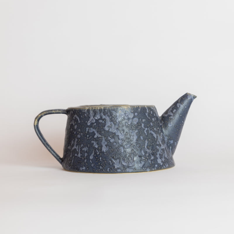 Christopher Plumridge  — Cone Teapot in Black Crystal Matte
