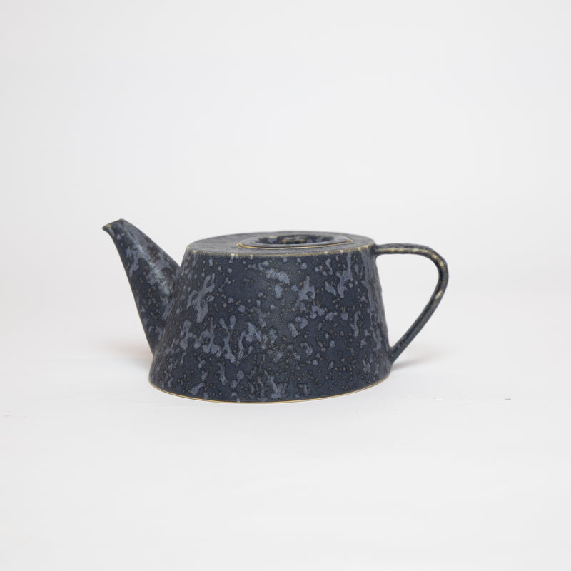 Christopher Plumridge  — Cone Teapot in Black Crystal Matte