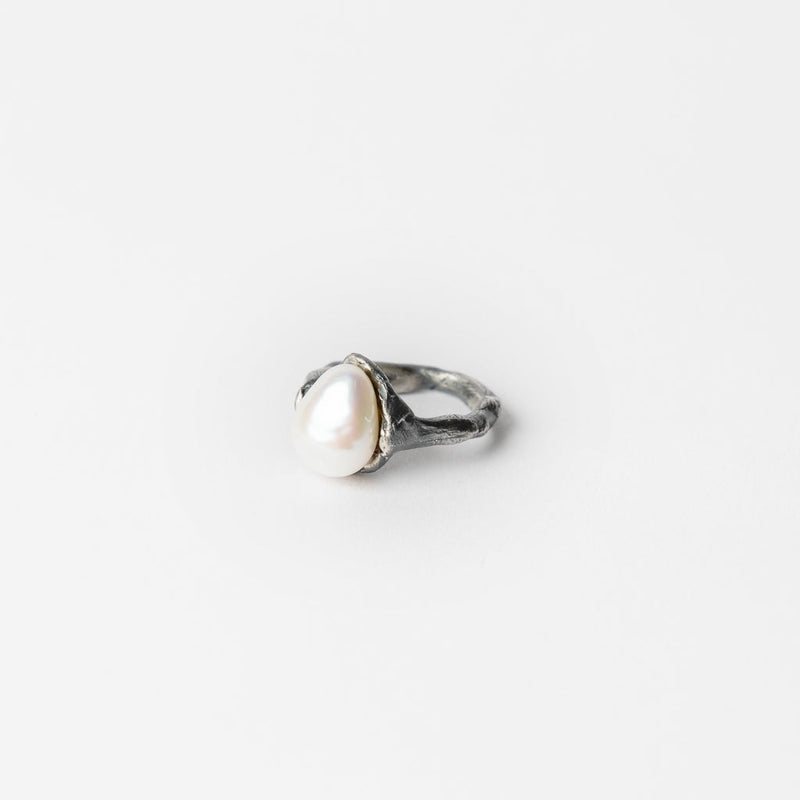 ZIPEI — 'Pearl' Ring in Oxidised Sterling Silver