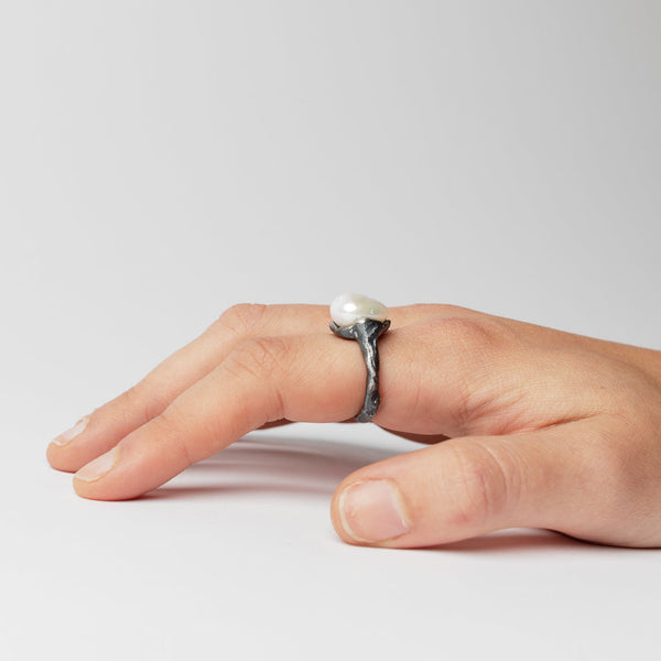 ZIPEI — 'Pearl' Ring in Oxidised Sterling Silver