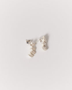 ZIPEI — 'Spine' Earrings in Bleached Silver