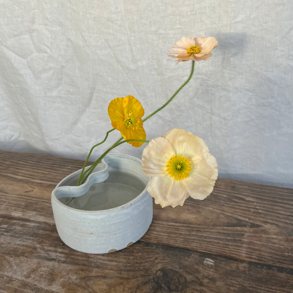 Asobimasu — Small Kaiketsu Vase in White
