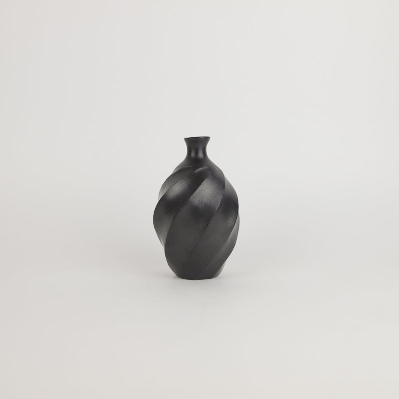 Terunobu Hirata — Twist Faceted Sake Bottle in Matte Black
