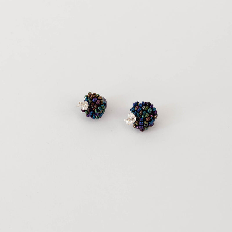 Louise Meuwissen — Pearl Stud Earrings in Black Caviar
