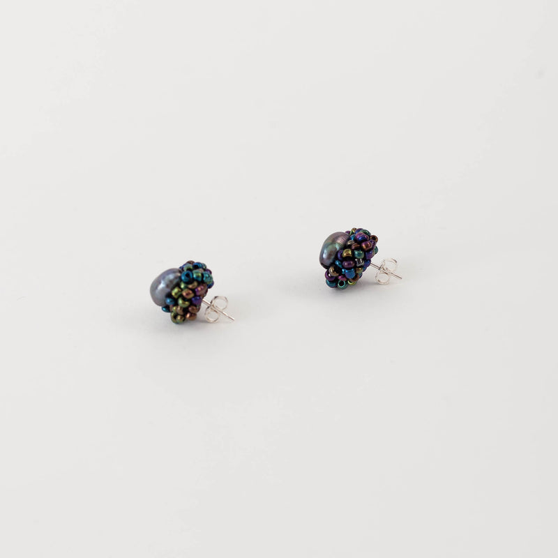 Louise Meuwissen — Pearl Stud Earrings in Black Caviar