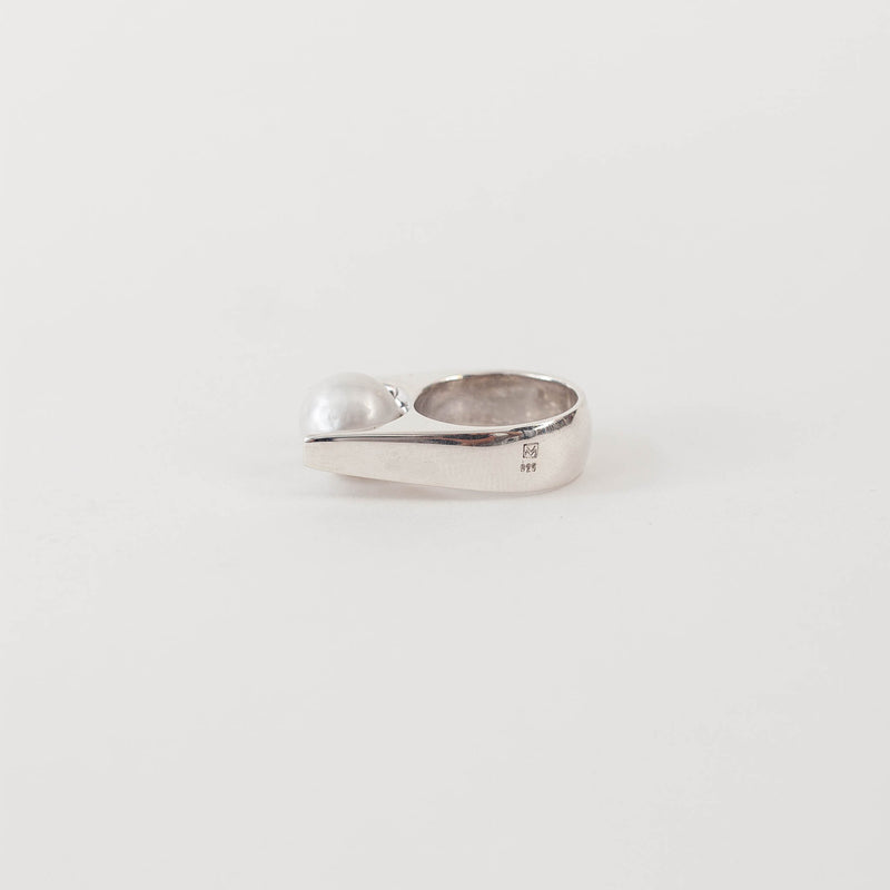 Victoria Mason — Silver 'To Hold' Ring with Round Pearl